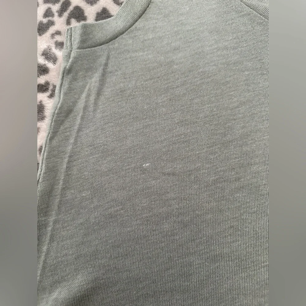 2019 American Eagle V-neck Burnout Tunic Tank Top in Green Size Small Women’s